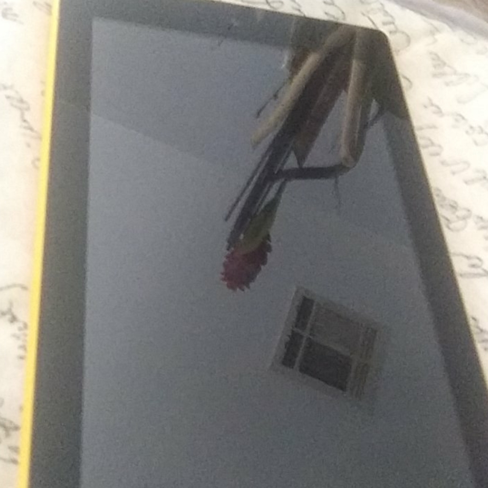 Amazon Fire tablet - Picture 2 of 3